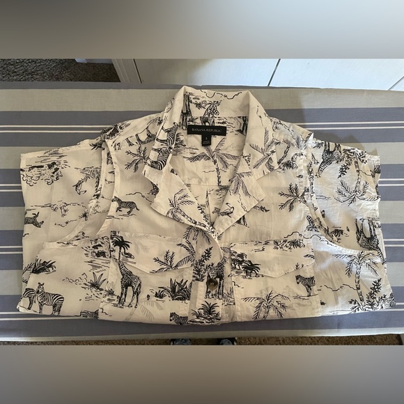 Banana Republic Button-Up Tank - Picture 2 of 3